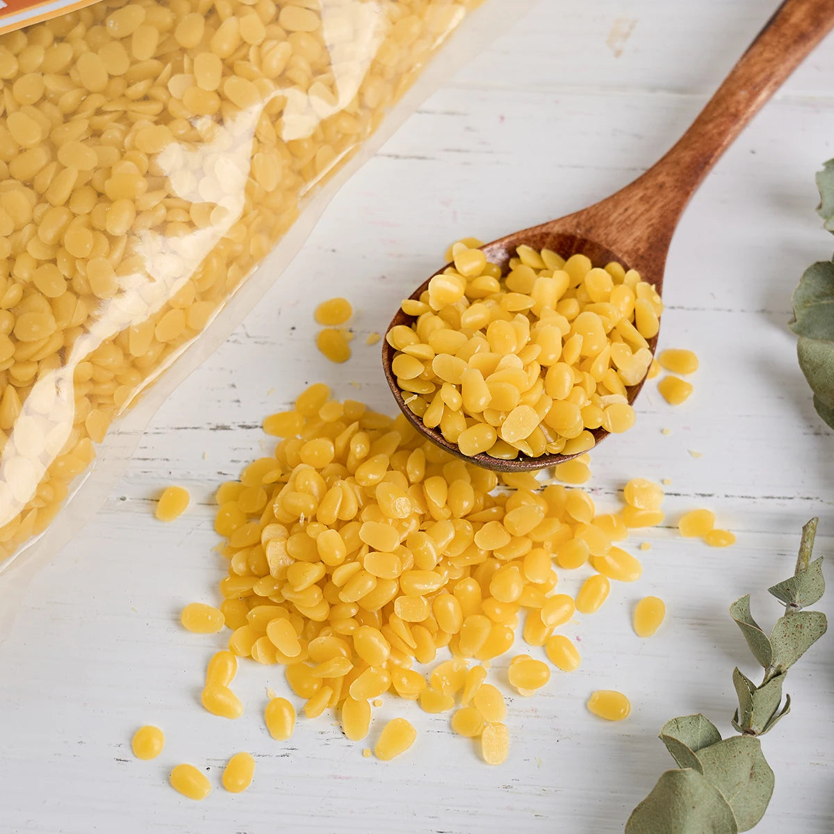Natural Beeswax Pellets – Yellow or White – 1LB | DIY Candle & Skincare Making